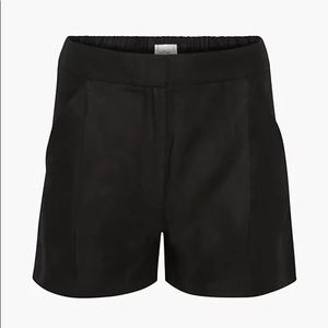 EUC Aritzia Wilfred Fable linen shorts — 3”